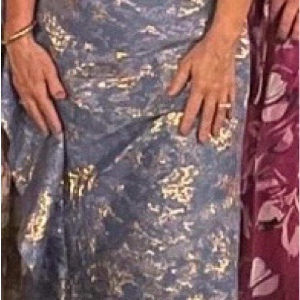 Elegant Blue and Gold Gown - Picture 4 of 8